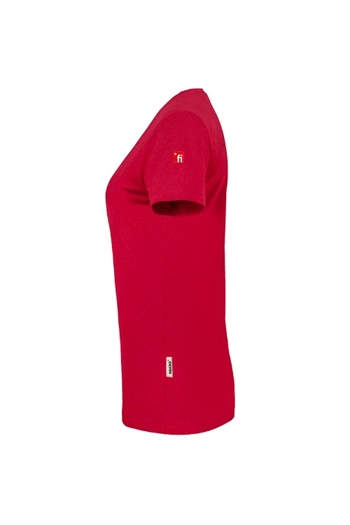 Rotes T-Shirt seitlich mit Rundhalsausschnitt mit rotem Finanz Informatik Logo auf der linken Schulter